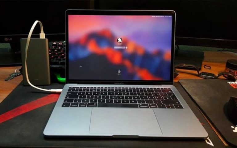 Việc vừa sử dụng vừa sạc giúp cho hiệu suất hoạt động của Macbook tăng và ổn định hơn nhiều